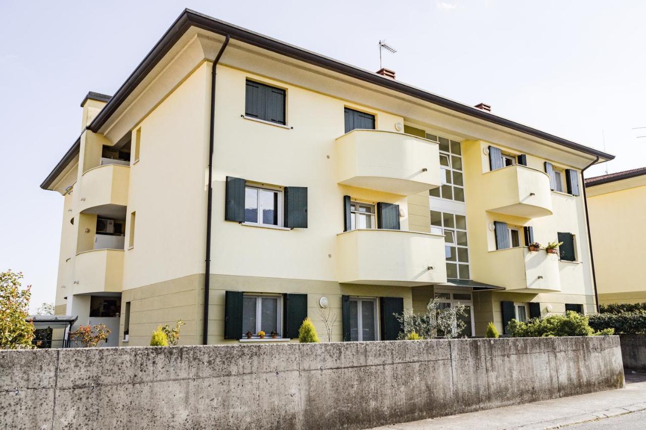 Appartamento Borgo Peschiere Maniago Eksteriør billede